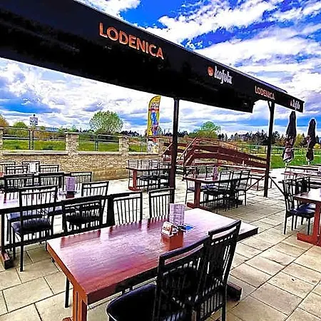Lodenica Hotell 2*